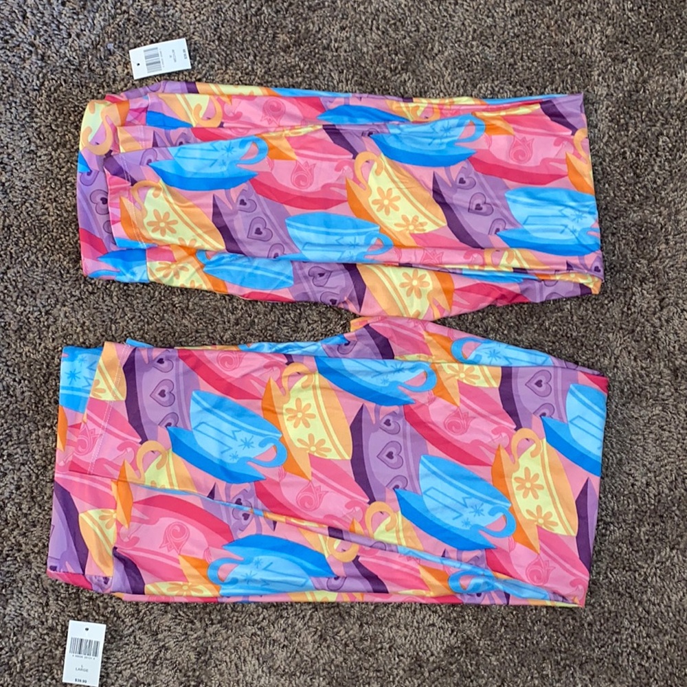 🌸 NWT Disney Tea Cup leggings 🌸
